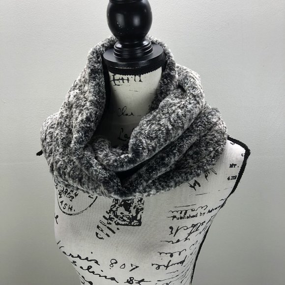 AMERICAN EAGLE Soft Warm Black/Cream Faux Fur Infinity Scarf
